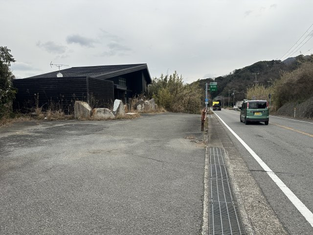 海南市冷水８６９－４の駐車場