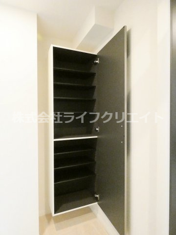 アウローラ本郷町の玄関