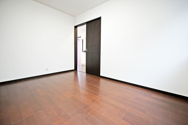 西宮市苦楽園四番町中古戸建│4LDK+並列駐車2台可（堀込車庫）の洋室|-1階洋室6.0帖-
