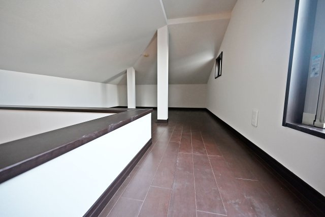 西宮市苦楽園四番町中古戸建│4LDK+並列駐車2台可（堀込車庫）のその他|空間を有効活用したロフトスペースを設け、住まいに+αのゆとりをプラス！季節物や思い出の品の収納にも便利！