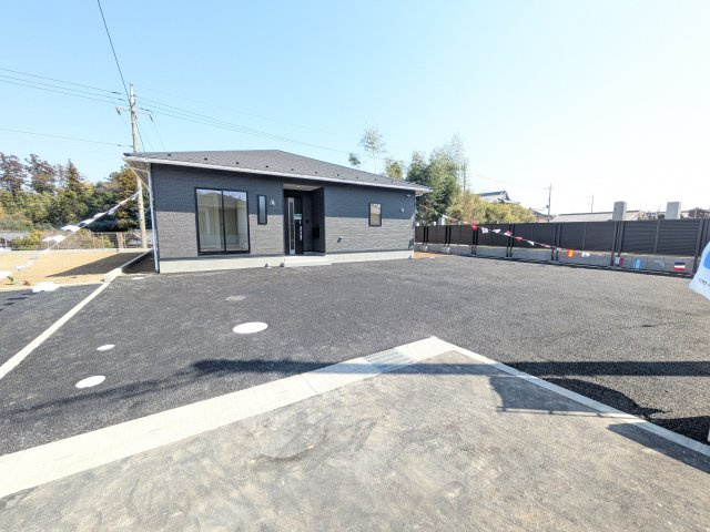 つくば市若森　第1の前面道路含む現地写真|写真だけでは伝わらない快適さを、ぜひ現地で体感しませんか？
即日見学可能です！平日のご案内も可能です♪
お気軽にお問合せまたはお電話ください！
0297-86-8370まで【リアライズ不動産】