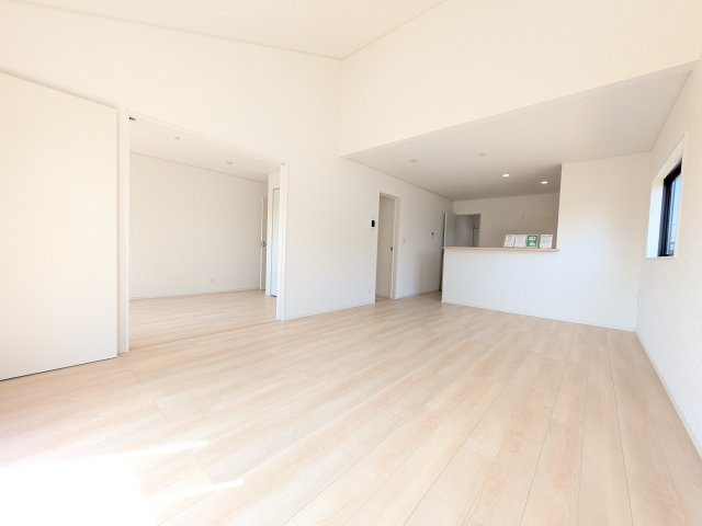 つくば市若森　第1の居間・リビング|居心地の良いデザインと機能性を両立。ご友人を招いたり、趣味を楽しんだり、様々なシーンで活躍する団らんの中心地です。