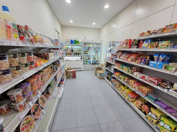 【その他共用部分】 | 【ショップ】朝9時半～夕方5時半まで営業！マンション内で日用品や食べ物などのお買い物が可能です！