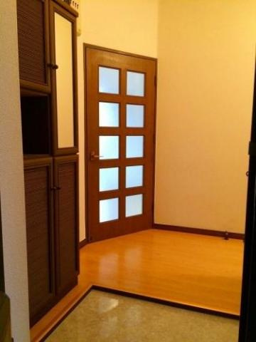 コーネル井尻の玄関|【新婚様へ】広々玄関♪シューズボックス、収納が豊富です。