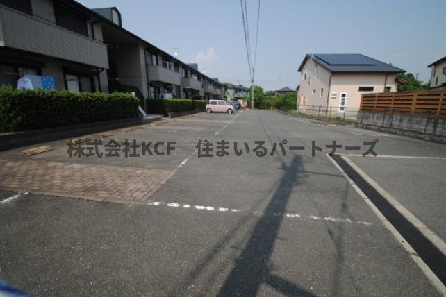 テラスコート花水木C棟の駐車場|カースペースがあります