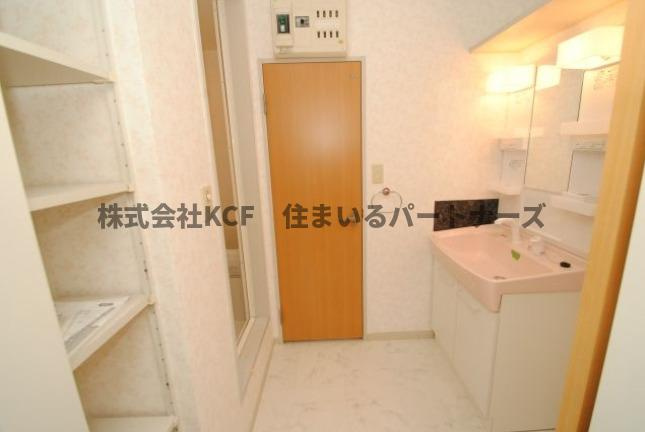 テラスコート花水木C棟の設備|明るい洗面所です