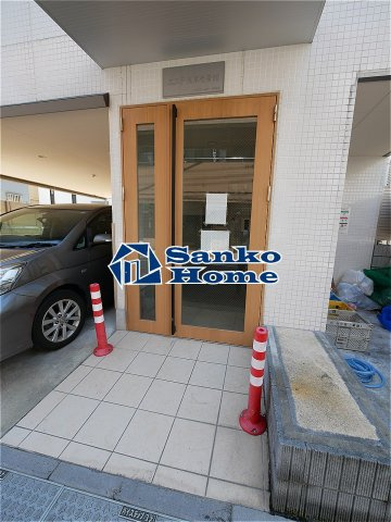 エステ浅草壱番館のエントランス