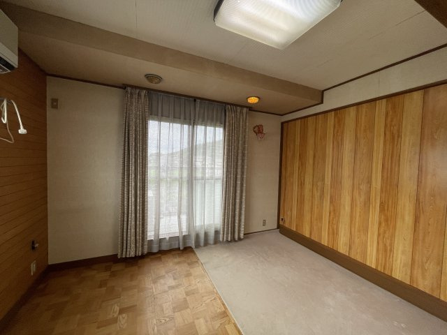 中古戸建・中古住宅　足利市赤松台2丁目　北郷小学校・北中学校の洋室|ベランダ付きの洋室です！