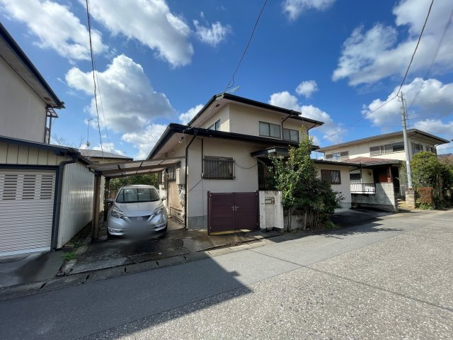 中古戸建・中古住宅　足利市赤松台2丁目　北郷小学校・北中学校の駐車場|北側駐車場はカーポート付き！