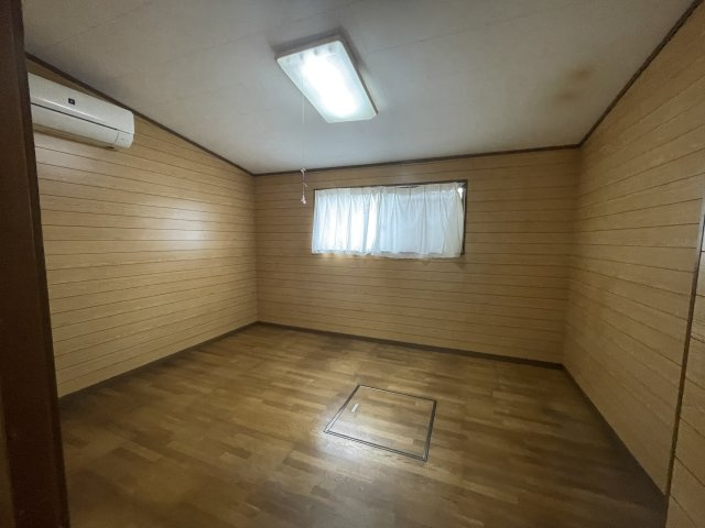中古戸建・中古住宅　足利市赤松台2丁目　北郷小学校・北中学校の洋室|1階の洋室になります！