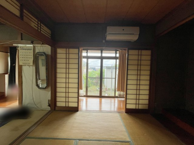 中古戸建・中古住宅　足利市赤松台2丁目　北郷小学校・北中学校の和室|続き和室の庭側には広縁つき！