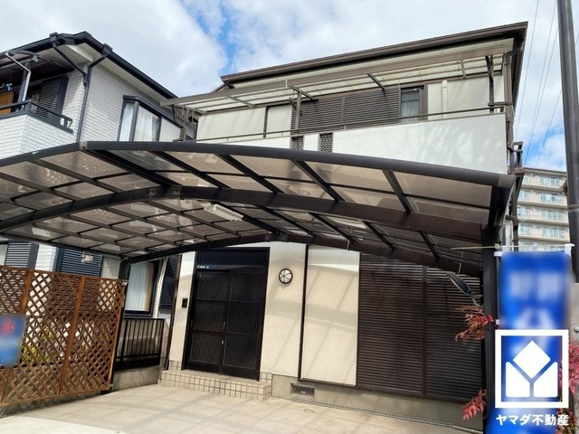 西宮市六軒町の外観|各階にたっぷり収納できる納戸があり、家の中をもっとスッキリ。季節の荷物や趣味の道具もしっかり収納。