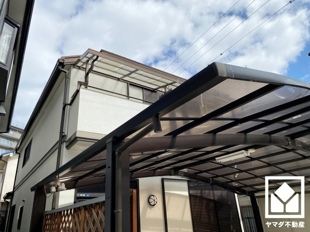 西宮市六軒町の外観|階段下にも収納スペースがあり、住空間を広々お使いいただけます。日用品のストックなどもすっきり片付きます。