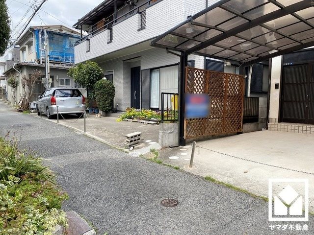 西宮市六軒町の前面道路含む現地写真|そんな“暮らしの質”にこだわった一邸です。