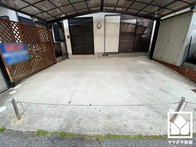 西宮市六軒町の駐車場