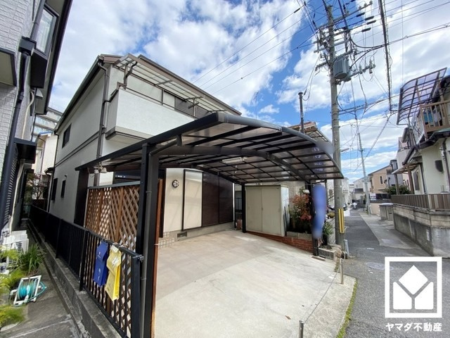 西宮市六軒町の外観|緑豊かな「甲陽大池」が徒歩8分の距離にございます。池をのぞむベンチや、池のほとりに広場や遊歩道なども整備されており、四季折々の自然を感じながらお散歩なども楽しめる住環境です。野鳥観察や、春にはお花見も