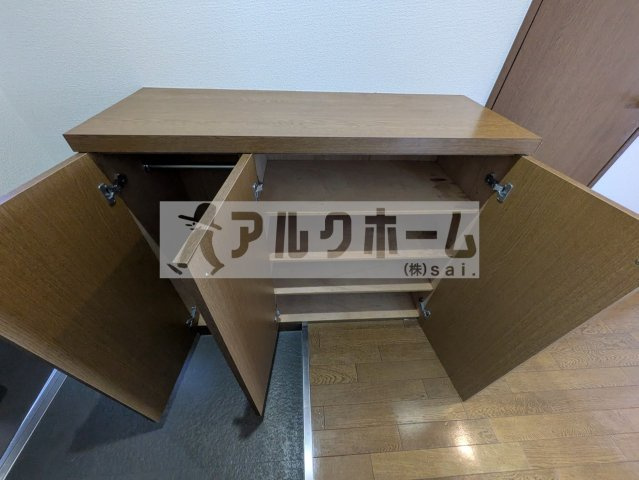 フローラルコートの玄関