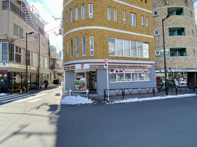 コンビニまで240m