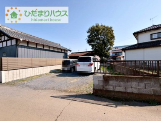 【駐車場】 | つくば市今鹿島　中古戸建 | お車5台駐車可能！スペースを区切って家庭菜園なども可能！