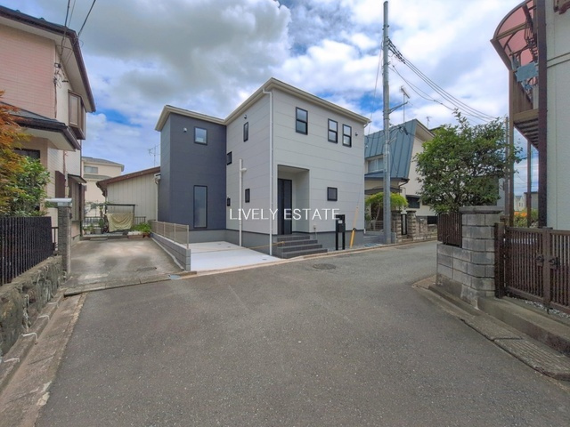 越谷市大字弥十郎 新築分譲住宅の前面道路含む現地写真