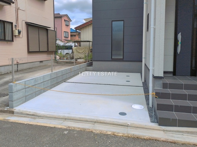越谷市大字弥十郎 新築分譲住宅の駐車場