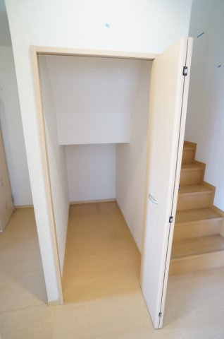 レイク・ビュー鴻池の収納|参考、同建物・反転間取りの号室