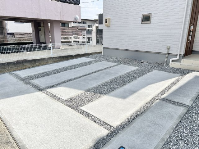 葵西6期1棟 1号棟の駐車場|広々とした駐車場。入出庫がラクにできそうですね♪