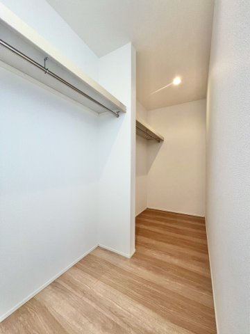 葵西6期1棟 1号棟の収納|広々とした空間の収納スペ－ス。