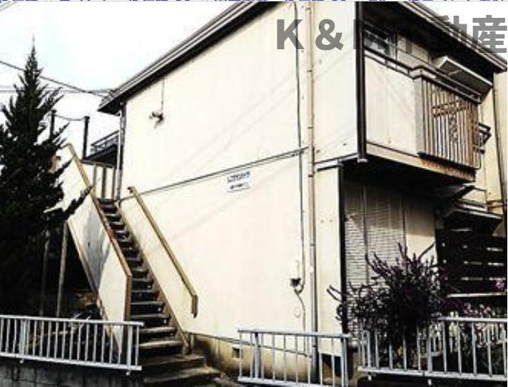しこだサンハイツのエントランス|建物の内部です