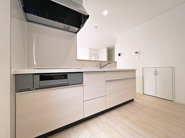 新築戸建・新築建売　南相馬市原町区高見町第2　原町第一小・原町第二中のキッチン|カウンター越しに会話が弾み、家族とのつながりを感じられる対面キッチンです！