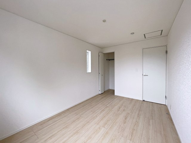 新築戸建・新築建売　南相馬市原町区高見町第2　原町第一小・原町第二中の洋室|全居室収納完備！収納が多いとお部屋もスッキリ！お荷物が多くても安心です！