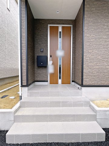 新築戸建・新築建売　南相馬市原町区高見町第2　原町第一小・原町第二中の外観|モニター付きインターホンで訪問者を確認できるので、防犯対策やプライバシー保護など安心です！