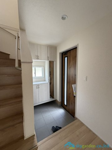 厚木市鳶尾2丁目　新築戸建　全2棟1号棟の玄関