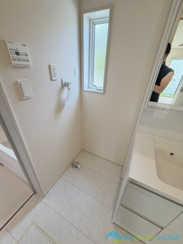 厚木市鳶尾2丁目　新築戸建　全2棟1号棟のランドリースペース