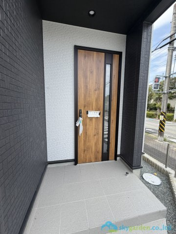 厚木市鳶尾2丁目　新築戸建　全2棟1号棟の玄関