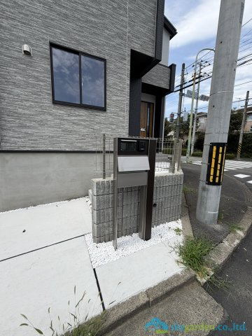 厚木市鳶尾2丁目　新築戸建　全2棟1号棟の玄関