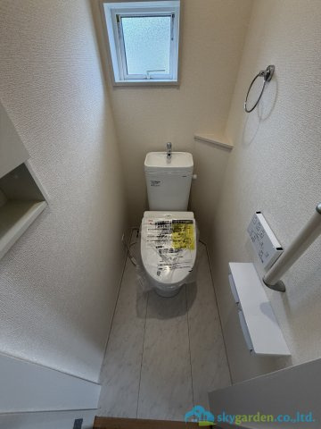 厚木市鳶尾2丁目　新築戸建　全2棟1号棟のトイレ