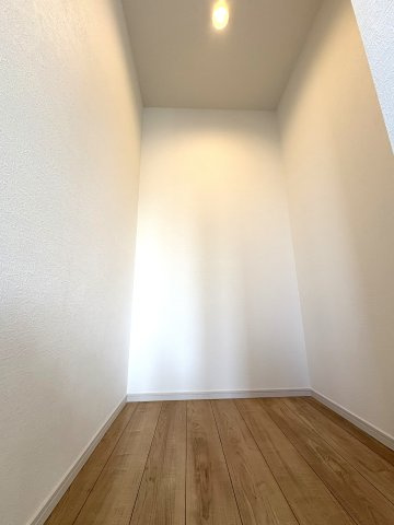 Sunny Family Residence — 鵠沼藤が谷の邸宅の収納