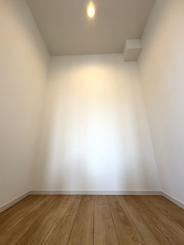 Sunny Family Residence — 鵠沼藤が谷の邸宅の収納