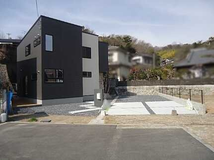 呉市吉浦西城町　新築一戸建て(全2棟)の前面道路含む現地写真