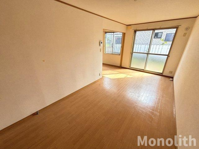 岸和田市三田町のテラスの居間・リビング
