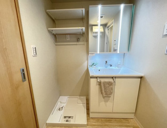 【洗面所】 | 東千葉ハイツ２号棟 | 新品の洗面台です♪洗濯機置き場の上部には収納を設置