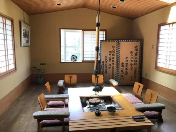 伊東市　イトーピア一碧の洋室|囲炉裏のある10帖の洋室