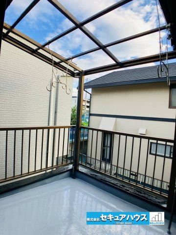 【中古住宅】名古屋市緑区鳴海町尾崎山のバルコニー|【バルコニー】
◆物干しスペース付きのバルコニーは南向きのため陽当たり良好で前面道路からの視界も気にならないところがメリットです。
