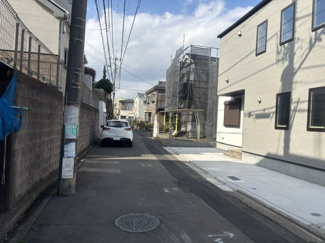 【前面道路含む現地写真】 | 泉区下和泉　新築分譲　全１棟　 | 前面道路