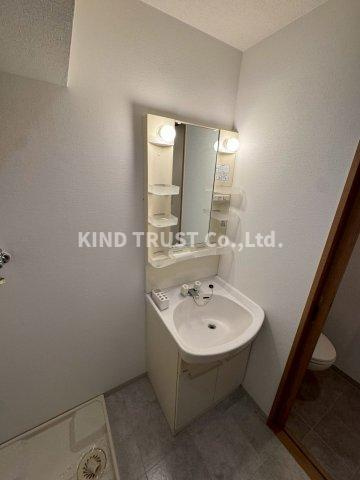 和ハイツⅡの洗面所|ゆったりとスペースのある洗面所