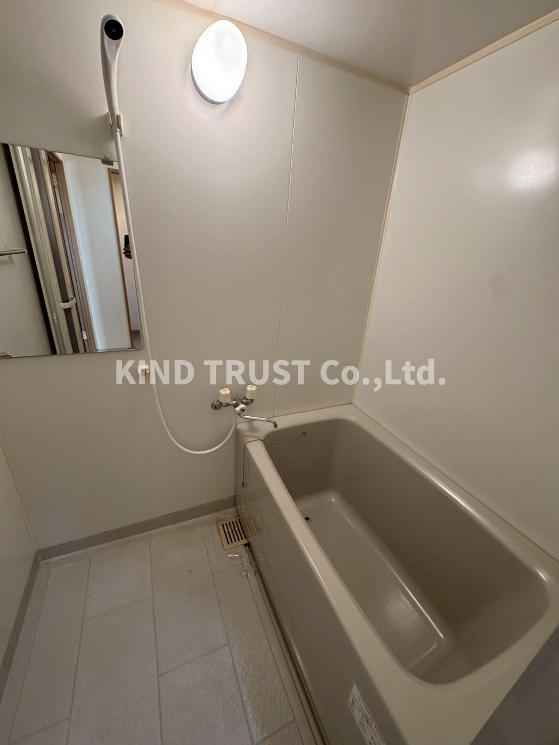 和ハイツⅡの浴室|落ち着いた空間のお風呂です