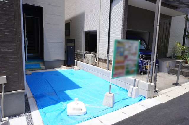 越谷市赤山町2丁目 新築分譲住宅の駐車場