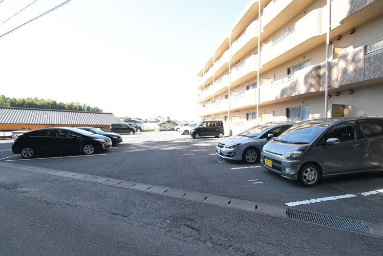 ユーミー姫方の駐車場
