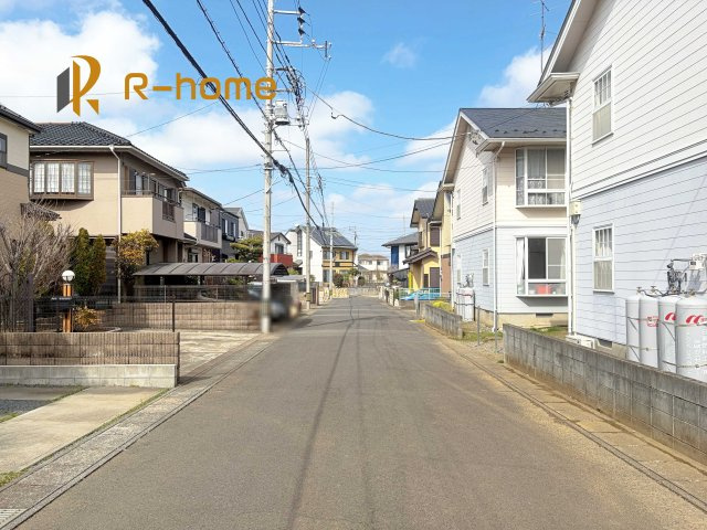 龍ケ崎市久保台2丁目第1期　新築戸建て　2号棟の前面道路含む現地写真|『今から見たい！』大歓迎です♪
お気軽にＲ－ｈomeまでお問い合わせください。